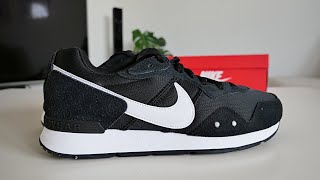 Nike Venture Runner Shoes 