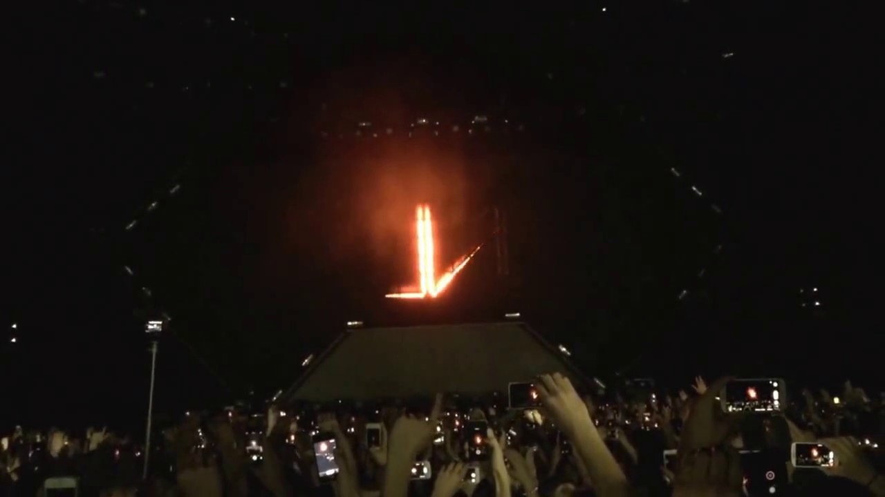 Avicii intro + Hey Brother @ Tele2 arena True Tour