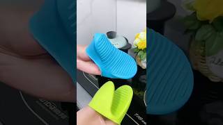 Burning your hands while lifting hot pots? use this silicone grip #KitchenHacks #SmartCooking