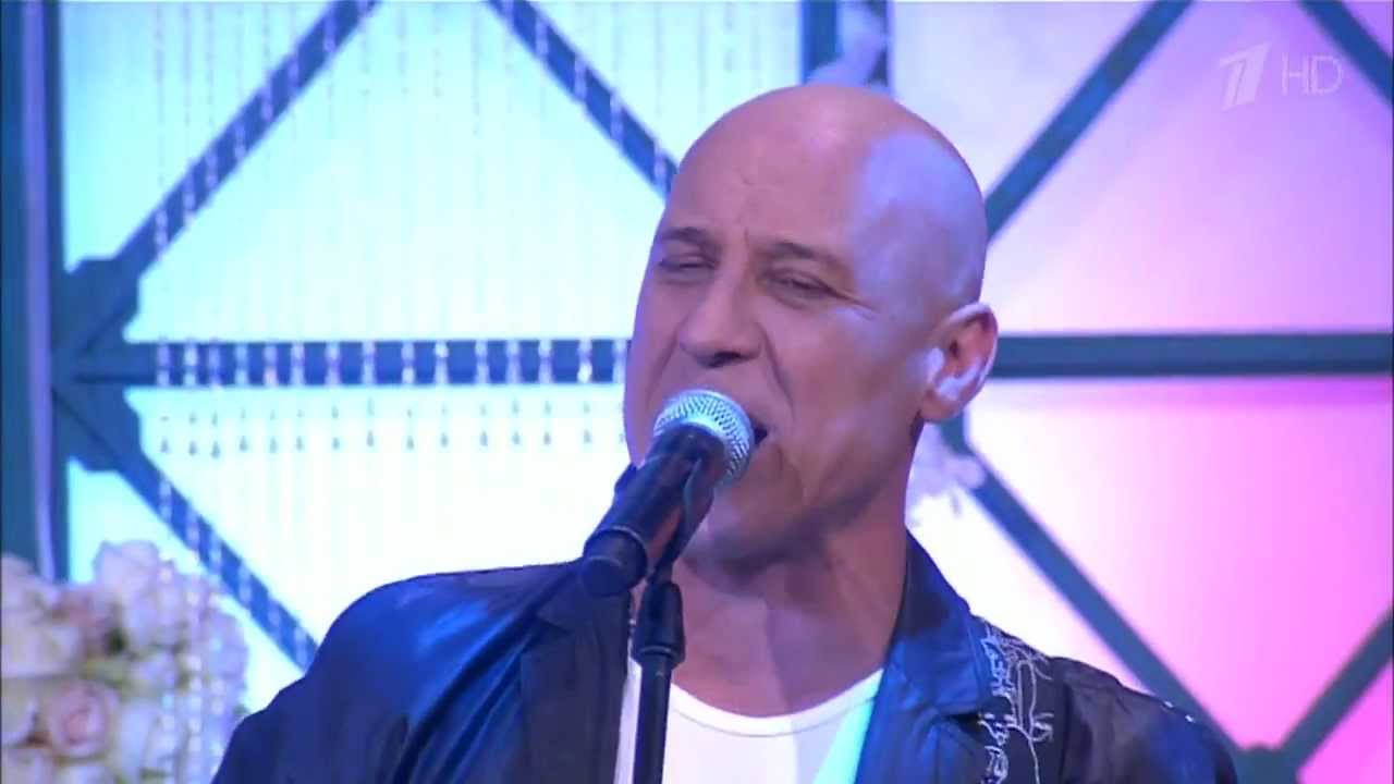 Денис майданов арендованный мир обложка. Денис майданов мама. Майданов молодым умирать не страшно. Денис майданов арендованный мир. Майданов пролетая над нами.