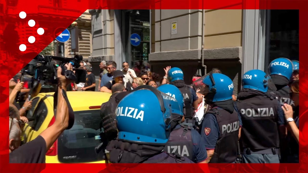 Napoli, corteo per il Reddito di Cittadinanza si dirige verso l'Inps: interviene la polizia