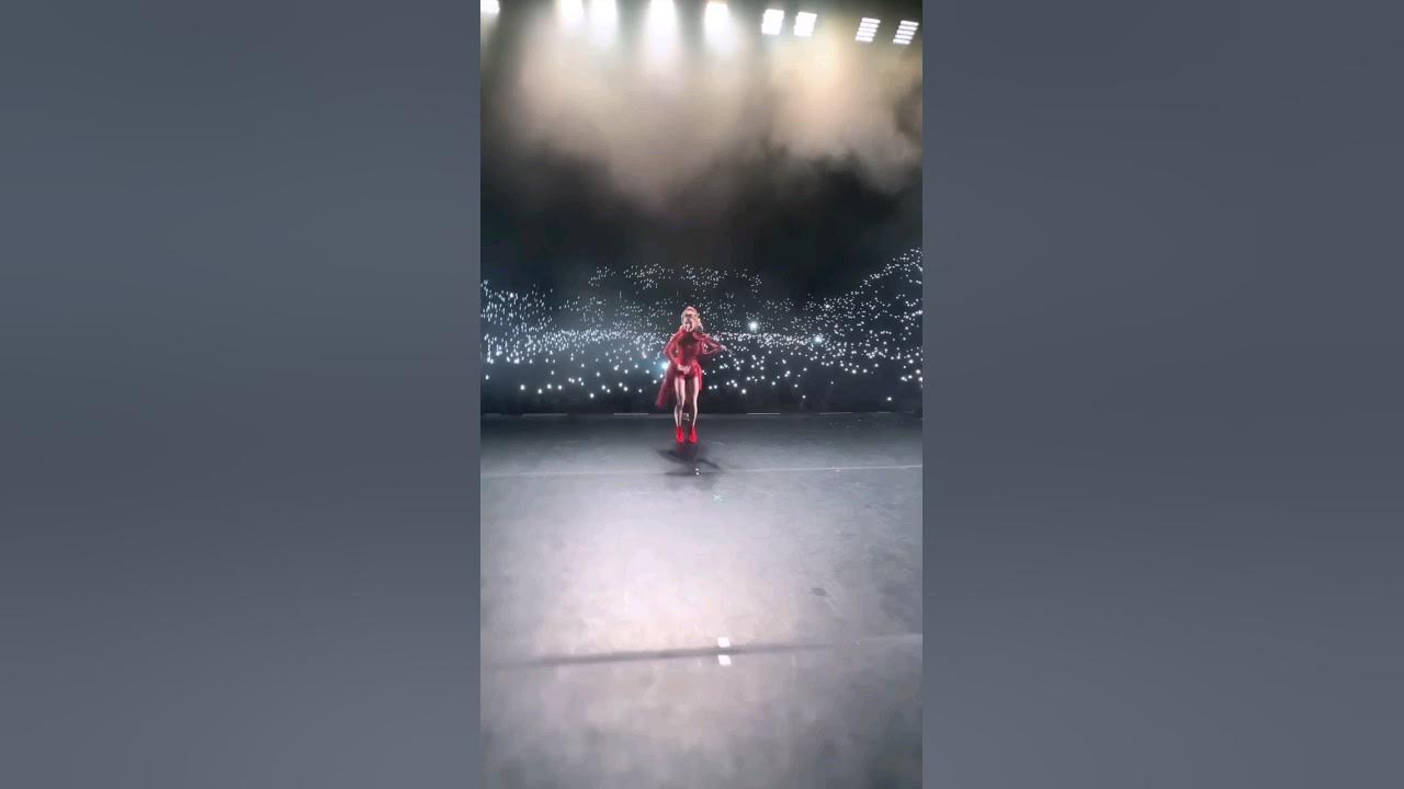 Lindsey Stirling amazing moments at the concert |Carol of the bells| #lindseystirling #carolofbells Lindsey Stirling amazing moments at the concert |Carol of the bells| #lindseystirling #carolofbells