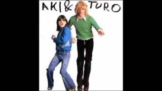 Video thumbnail of "Aki ja Turo - Mä Turo oon"