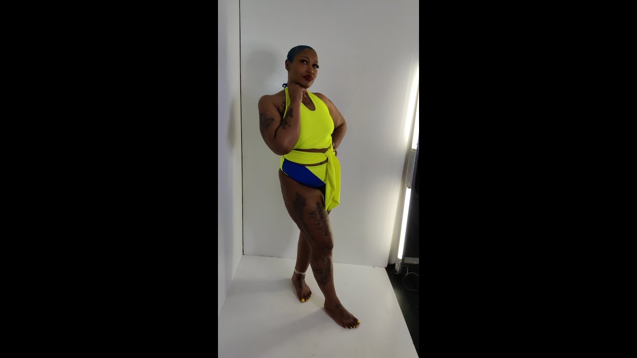 Lady Bleu in a neon yellow and a bit of blue azur. Sexy in all the ...