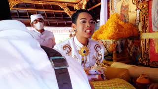 Metatah upacara potong gigi agama hindu di Bali