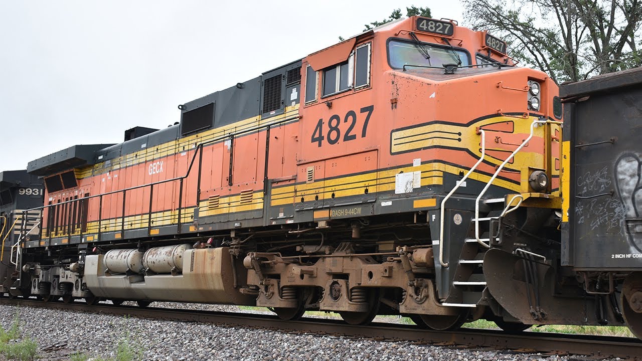 NS 9931 and GECX 4827 lead NS 125 - YouTube