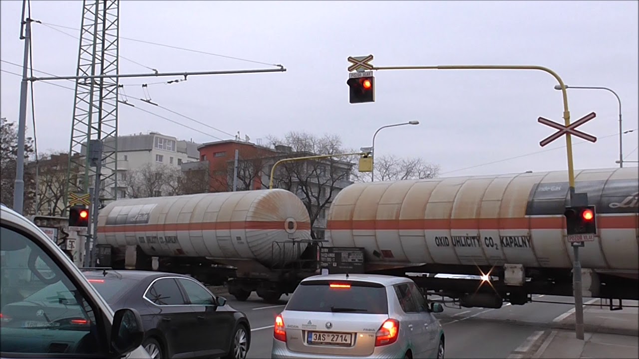 Železniční přejezd Brno ul. Hladíkova (výstražníky AŽD 71 / vlečka) │ 7.2. 2018
