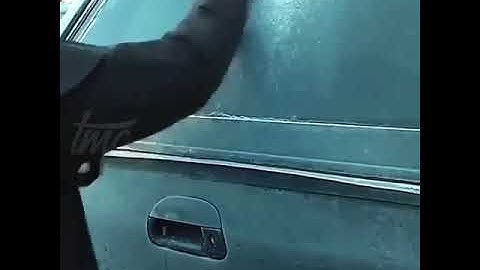 CONE-SHAPED WINDSHIELD ICE SCRAPER