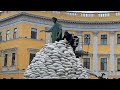 Пам'ятник Дюкові Рішельє в Одесі обкладають мішками з піском