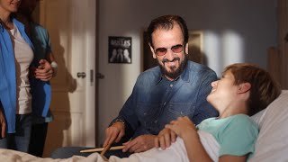 Ringo Starr Rend Visite Au Service Des Grands Brûlés Après Avoir Entendu Une Chanson Des Beatles ...