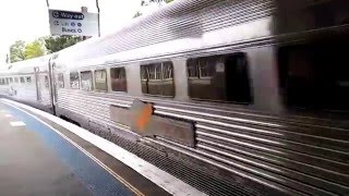 1050203經過雪梨藍山附近Katoomba火車站的長途特快列車