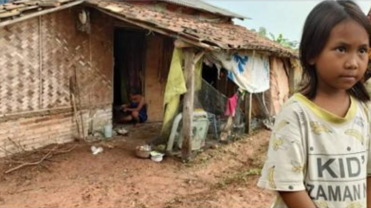 Anak 7 tahun merawat Ibu nya yg sedang sakit jiwa seorang diri, Feat Sinti TV