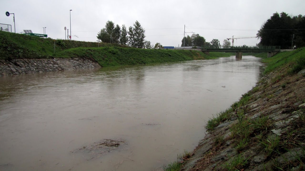 Obilno deževje v oktobru 2015