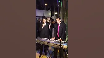 Motty Steinmetz Singing at Simcha
