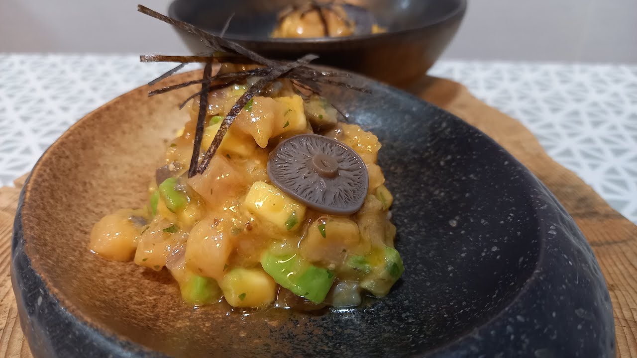 Tartar de bonito con Lepista nuda ( pie azul)