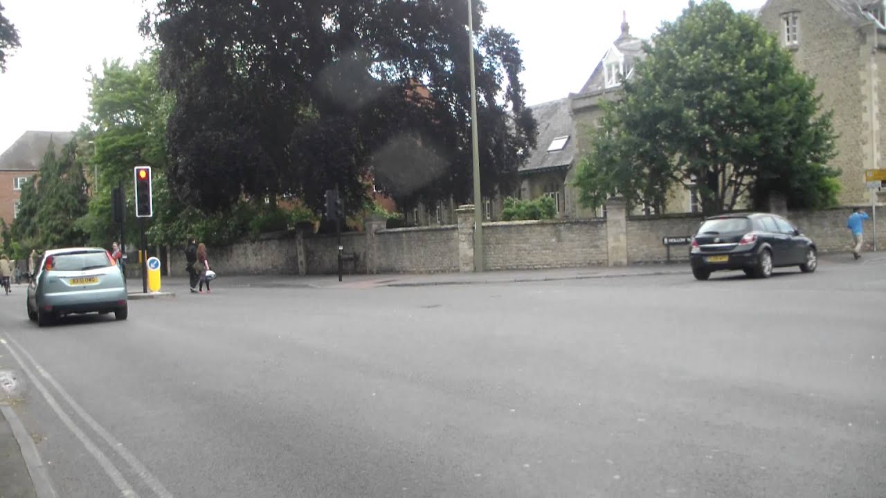 FL59 APY car running red light, Garsington Road, Oxford. YouTube