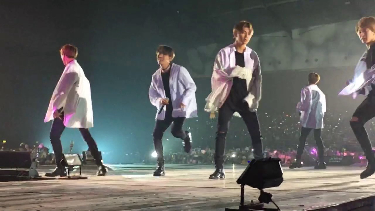 Wings tour BTS jakarta " spring day " YouTube