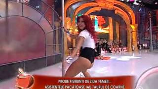 Interzis cardiacilor! Ana, dans sexy la bara - Un Show Pacatos