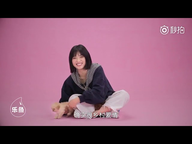 Shen Yue with puppies class=