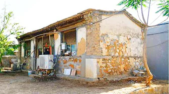 A down-and-out man renovates the dilapidated house left by his grandfather