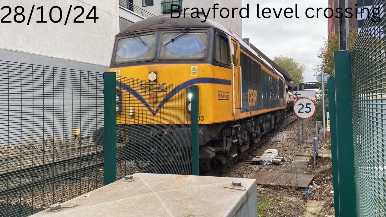 Brayford Level Crossing (28/10/24) FT: @faberoony90 - YouTube