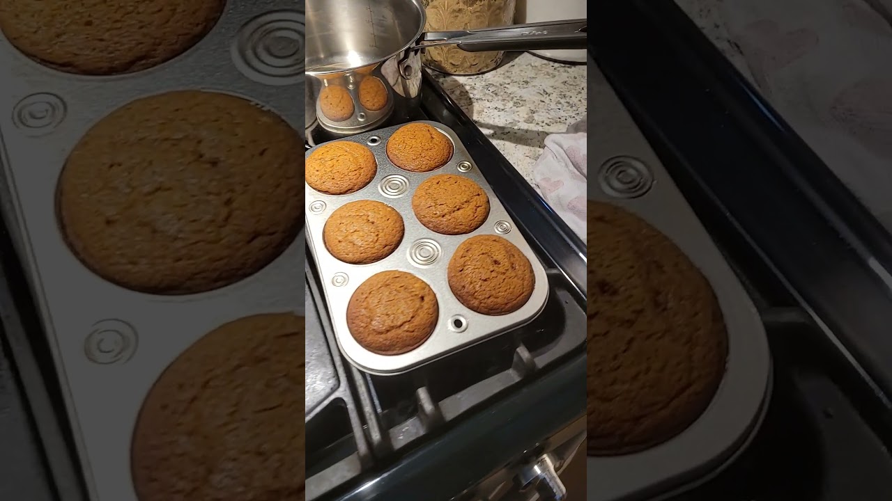Gingerbread Cupcakes, with white chocolate creamcheese frosting