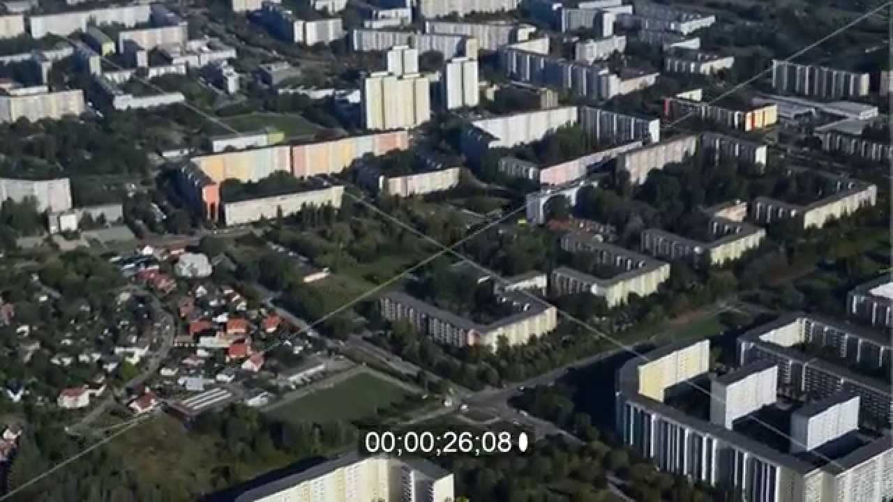 Wohnsiedlungen in DDR- Plattenbauweise im Stadtteil Marzahn von Berlin