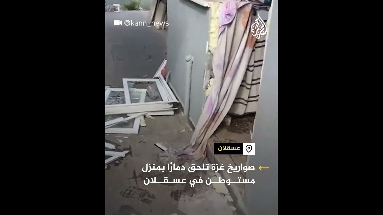دمار في منزل تعرض لضربة صاروخية في عسقلان شمال شرق غزة
