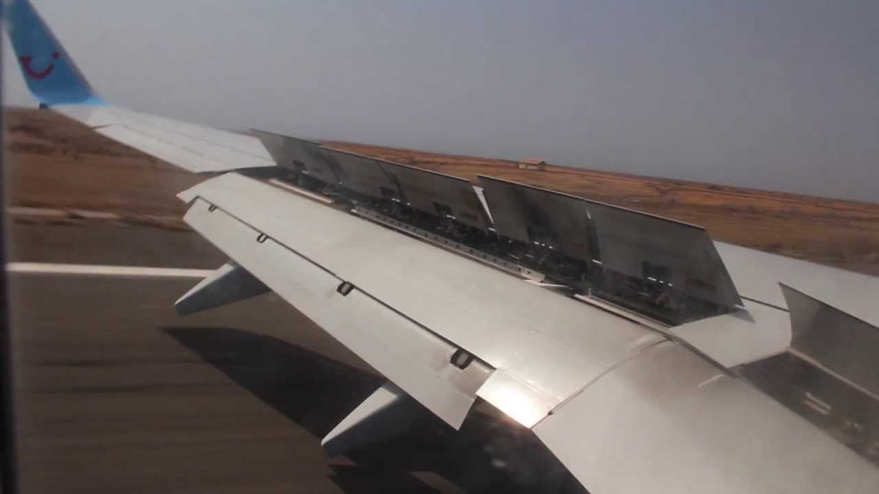 korn del i går TUIfly Nordic Boeing 737-800 hard landing to Sal, Cape Verde - YouTube