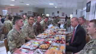 Cumhurbaşkanı Erdoğan, Mardin'de Askerlerle İftar Yaptı Resimi