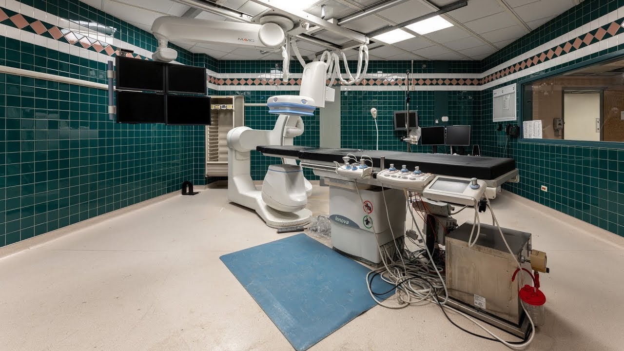 Заброшенная больница в Чикаго, в которой всё ещё есть электричество