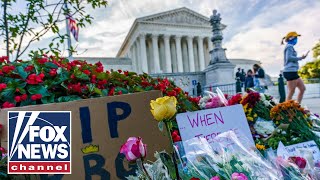 Mourners gather to remember Ruth Bader Ginsburg outside of Supreme Court