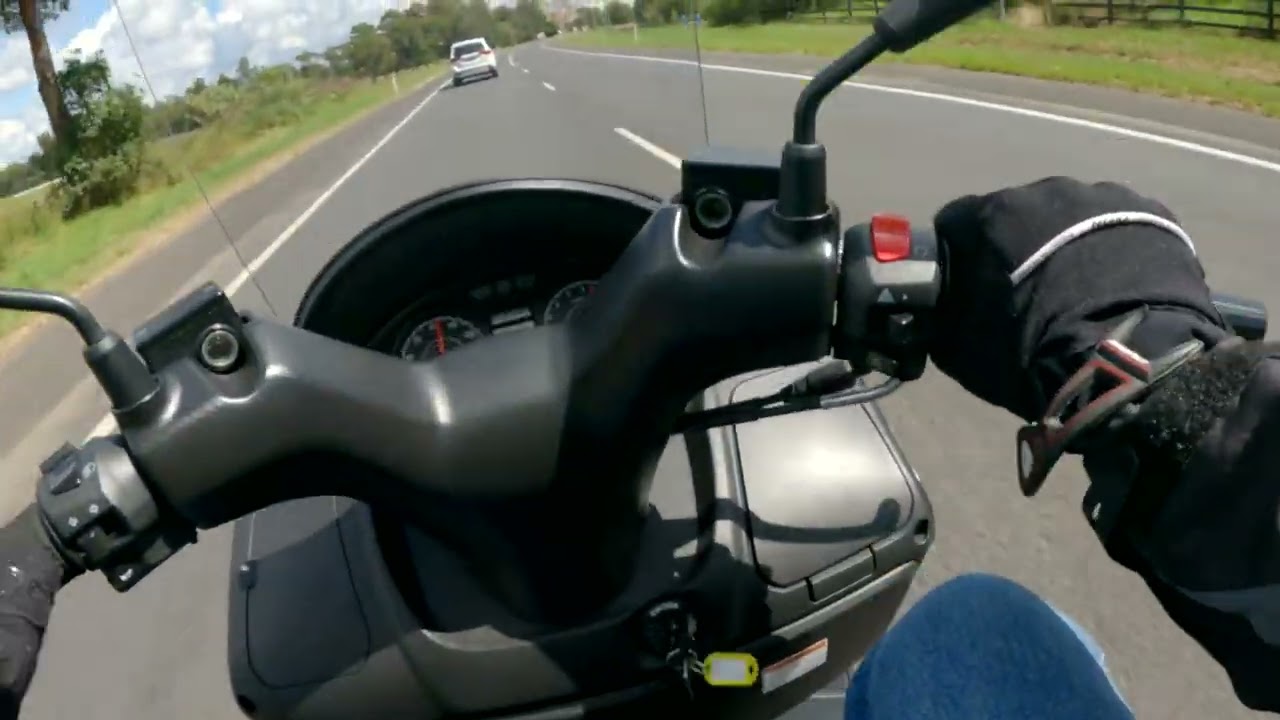 Suzuki Burgman 200 comfortable scooter with good pace and plenty of wind protection - no commentary