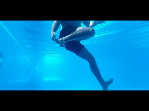 فيديو شرح مبسط للوقوف في الماء العميق بشكل عمودي