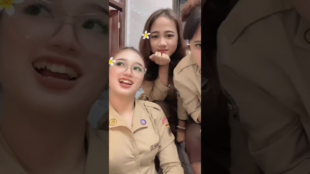 cewek sma hijab pramuka live