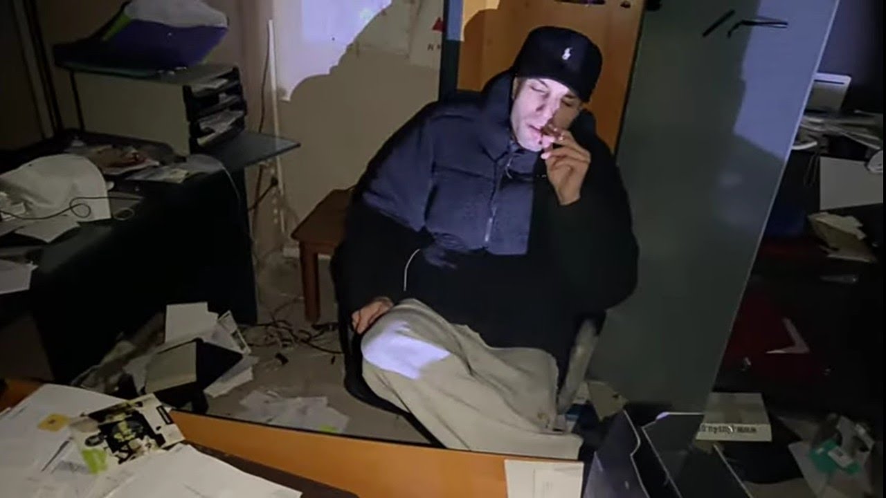 ΑΕΡΑΚΗΣ ΒΡΊΣΚΕΙ ΔΟΥΛΕΙΆ ΩΣ ΑΦΕΝΤΙΚΌ ΣΕ ΕΡΓΟΣΤΆΣΙΟ + Η ΑΝΤΊΔΡΑΣΗ ΤΟΥ ΣΕ 500€ DONATE 