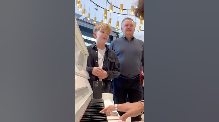 This grandpa and his grandson sing in public ! 🥹