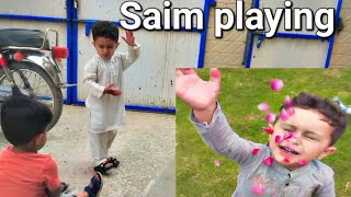 saim playing with shamsher|Saim playing with flowers|Saim py phoolon ki barish