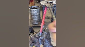 Twisting steel  #blacksmith #blacksmithing #forge #forging #steel #metalart #metal #metalshop