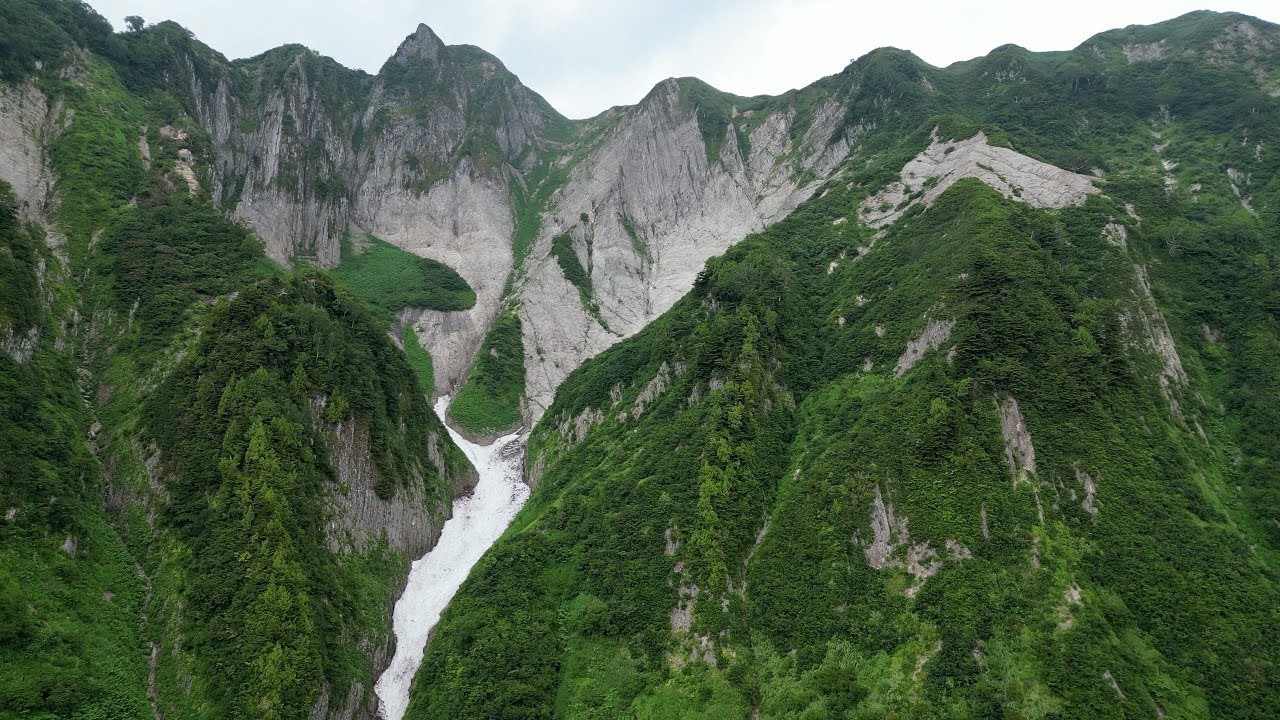 【空撮 　日本百名山】046【雨飾山】[Aerial Photography of Japan's 100 Famous Mountains] 046 [Mount Amakazari]