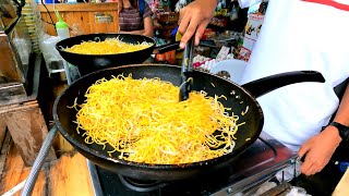 Street Food in Manila | Fried Noodles - Mix your own sauce