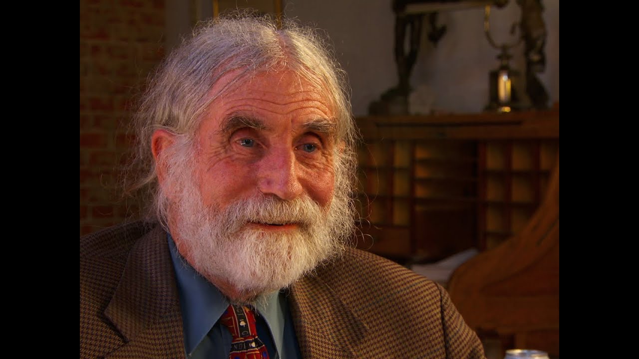 CBS Evening News with Scott Pelley - On the Road: Nebraska's hot dog slinger