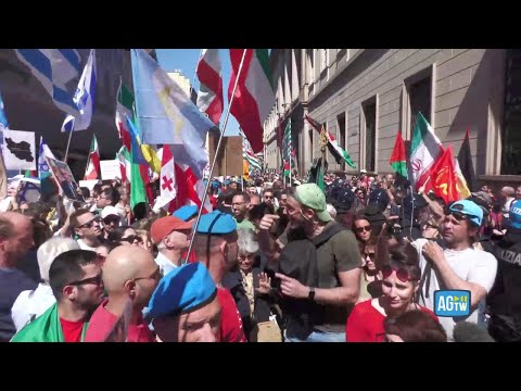 Video Manifestanti urlano Assassini alla BRIGATA EBRAICA, costretta a uscire dal corteo del 25 aprile