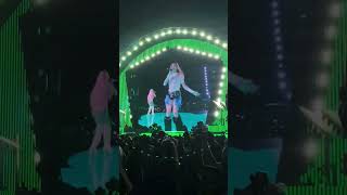 🚨🇧🇷 Pabllo Vittar e Karol G cantando “Sua Cara” na “Mañana Será Bonito Tour” em São Paulo.