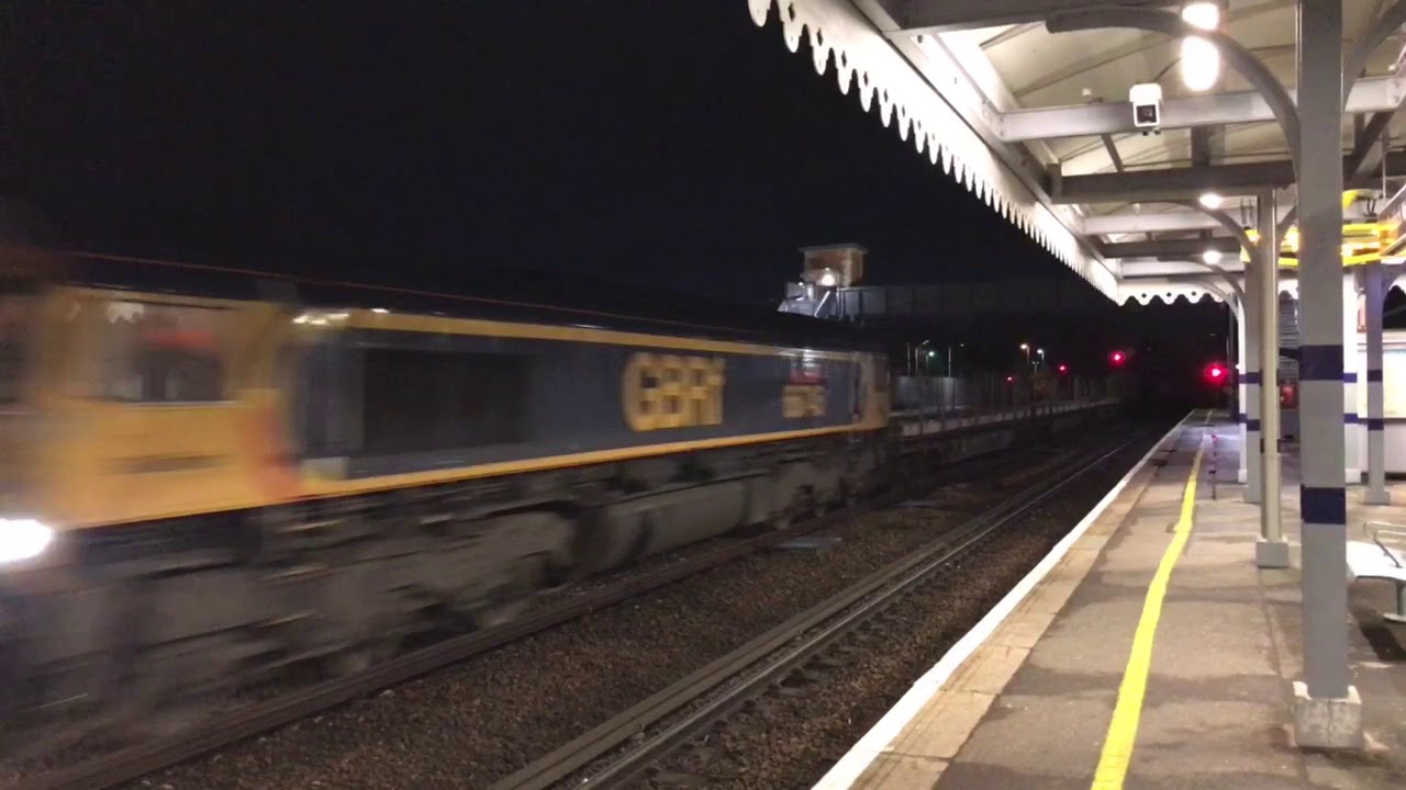 (HD) GBRf 66745 passes Paddock Wood working 6O69 - 27/12/17 - YouTube