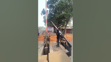 Inter lock Railgate close with gateman #shortvideo