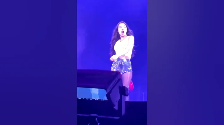 when Olivia Rodrigo STOPPED the music on stage at GUTS Tour #oliviarodrigo