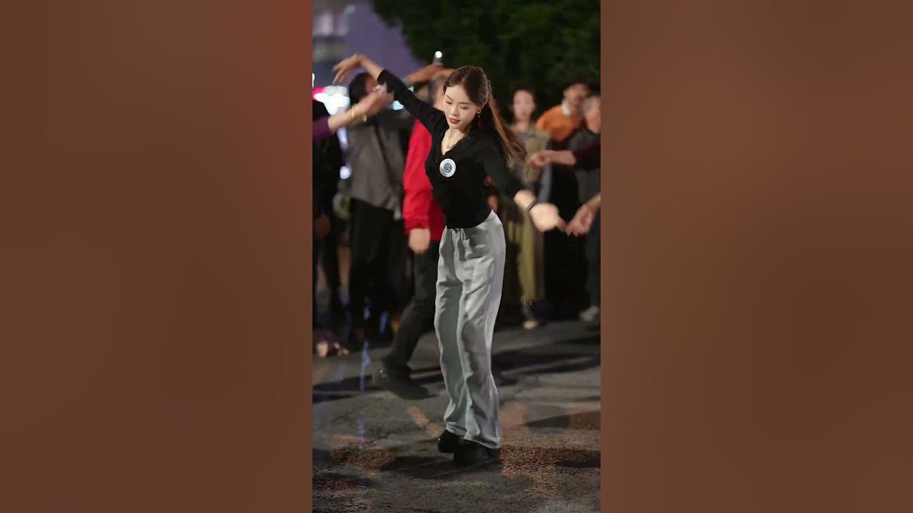 Dancuo, beautiful Tibetan girl, popular Tibetan dance Dancuo, beautiful Tibetan girl, popular Tibetan dance