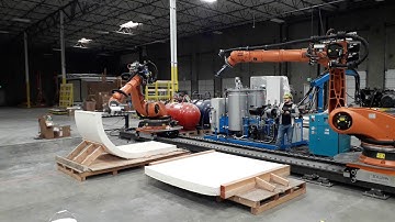 Two KUKA robots on the one liner track.