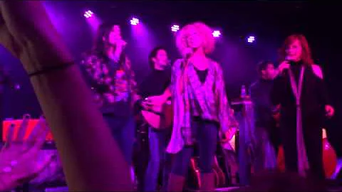The Shadowboxers with surprise guests, Reba McEnti...